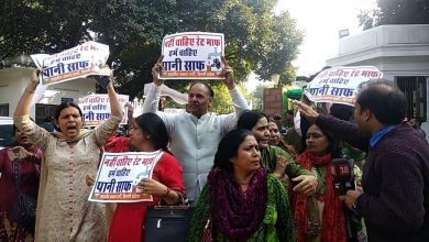 Photo of Delhi BJP protests outside the Delhi Assembly over supply of poisonous water